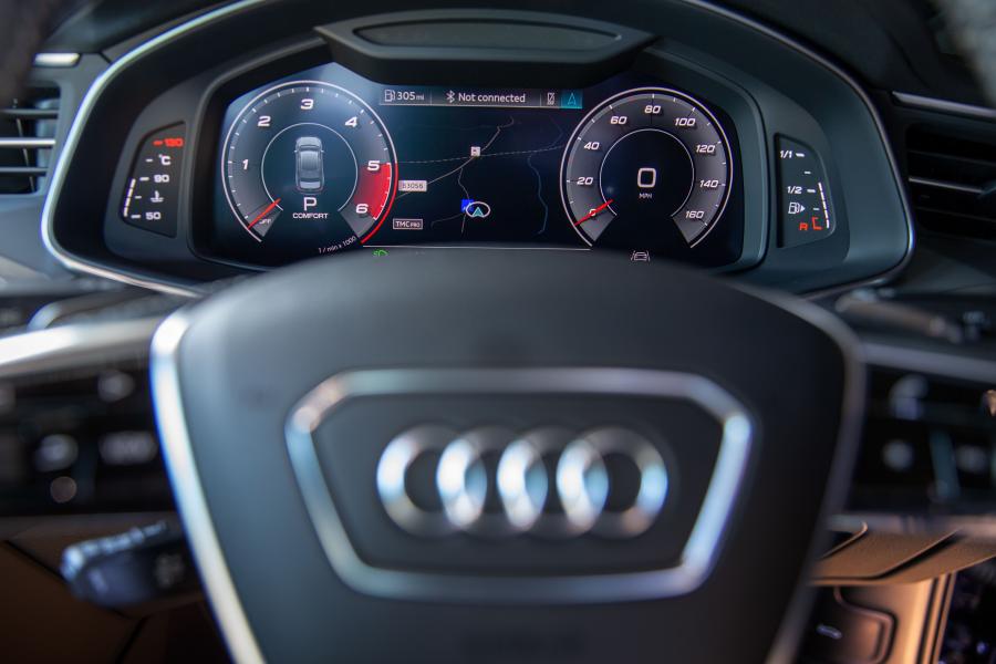 Панель приборов Audi S6 Sedan TDI (C8) 2019 года  (UK) (фото 13 из 40)